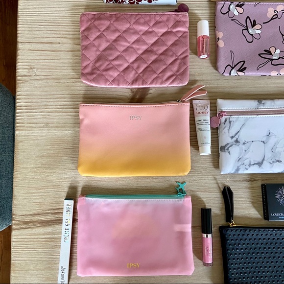 BUNDLE OF MAKEUP BAGS + MAKEUP & SKINCARE - NWT! - Picture 2 of 9